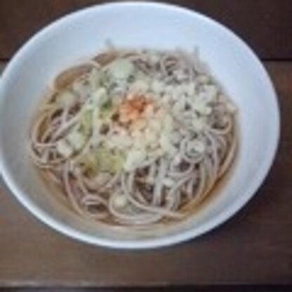 爺サンがお蕎麦を食べたいっていうのでー。
市販の天かすで(謝)、簡単お蕎麦、すぐ出来て助かりました☆
ごちそうさまでした＾＾